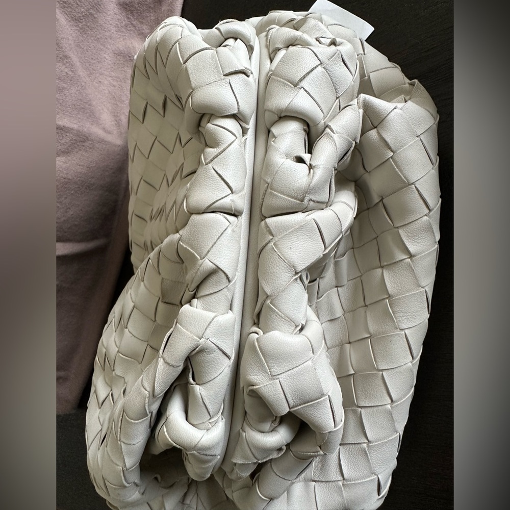 Bottega Veneta large clutch in white intrecciato - Picture 4 of 5